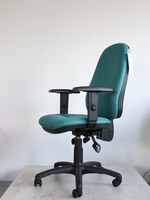 издръжливи офис стол с ниска облегалка